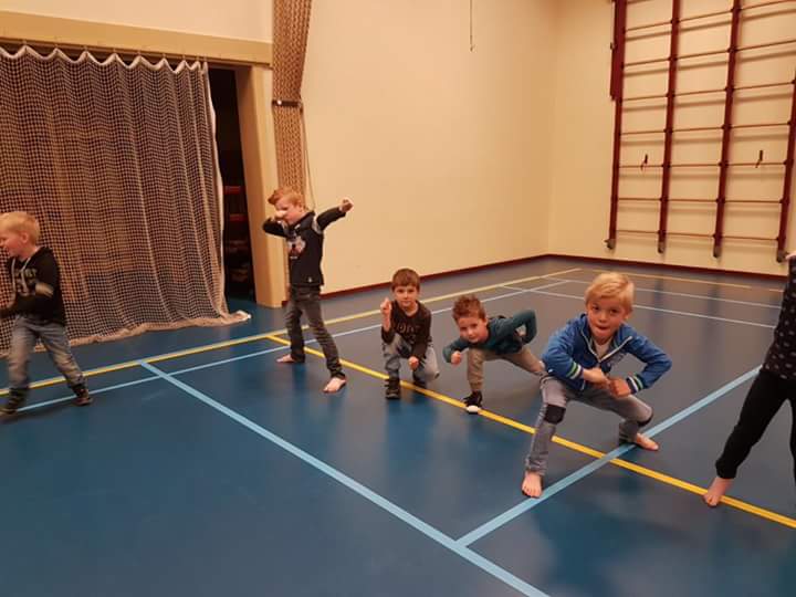 GarageTDI's tweet photo. Theaterworkshop de Stampertjes van OBS de Wenteling olv @RoelTichelaar Wat kunnen de kinderen al goed toneelspelen! #Balinge
#CEMK https://t.co/f1H4idF4i2