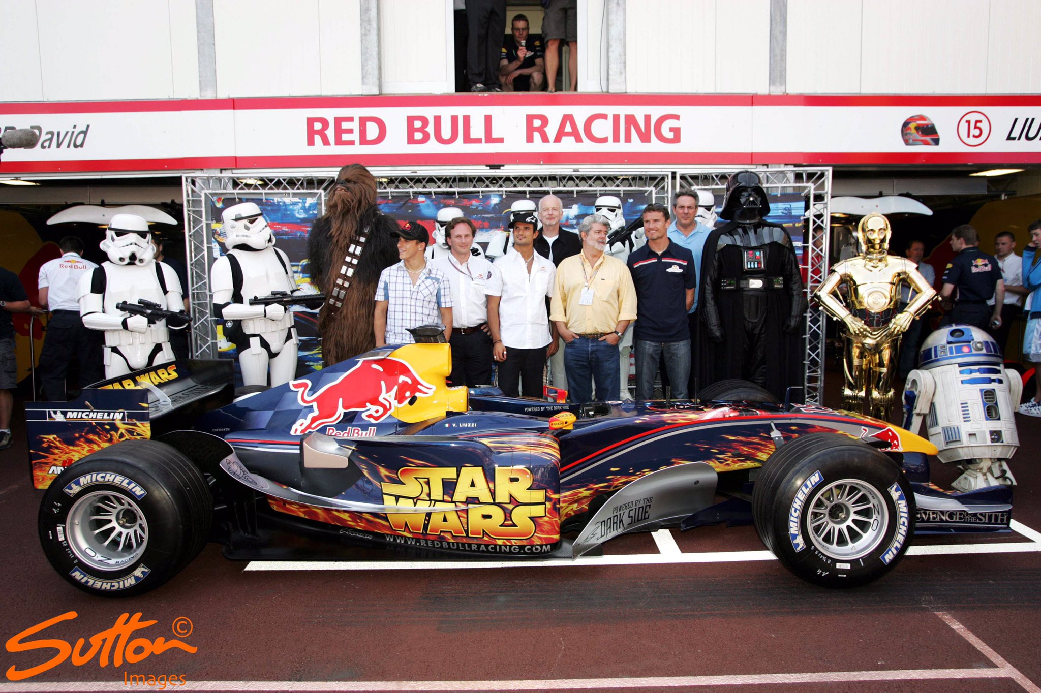 Симпли формула. Red bull f1 2005. Formula 1 Red bull 2005. Red bull f1 Star Wars. F1 Monaco Red bull Star Wars.