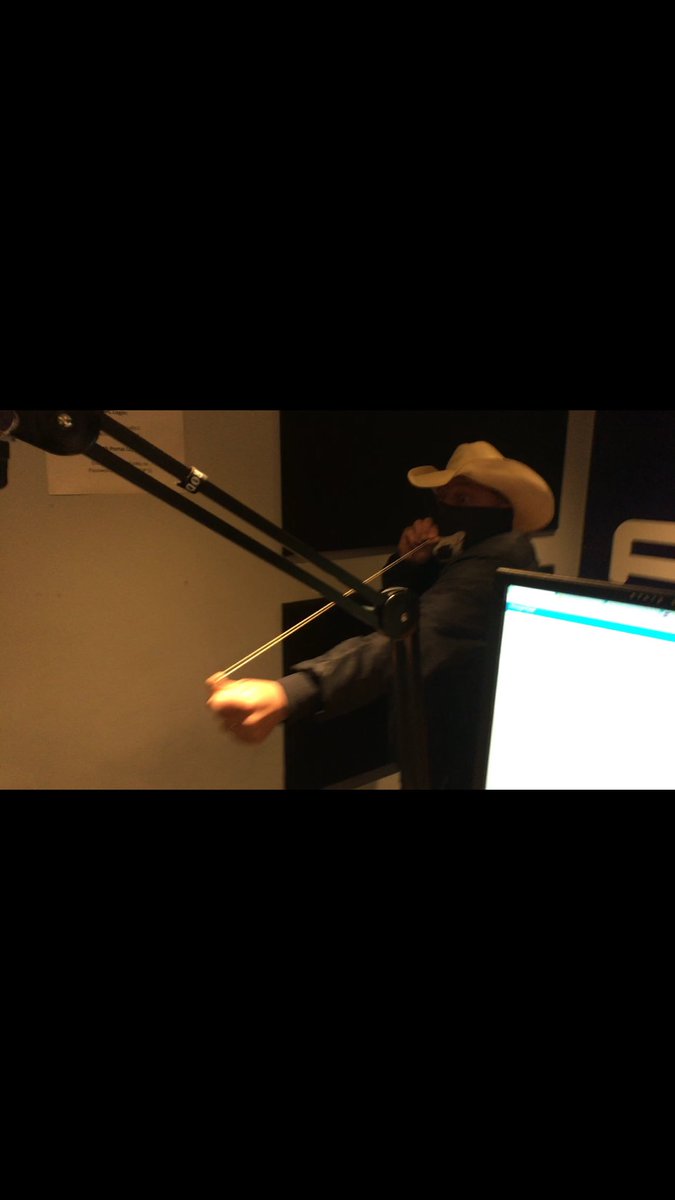 djmiley's tweet photo. Still trying to find this man who stole @Minkston @Thedaywalker61 nicotine stained keyboard on saturdays show..... @FunkySX https://t.co/U1klLIAZJC