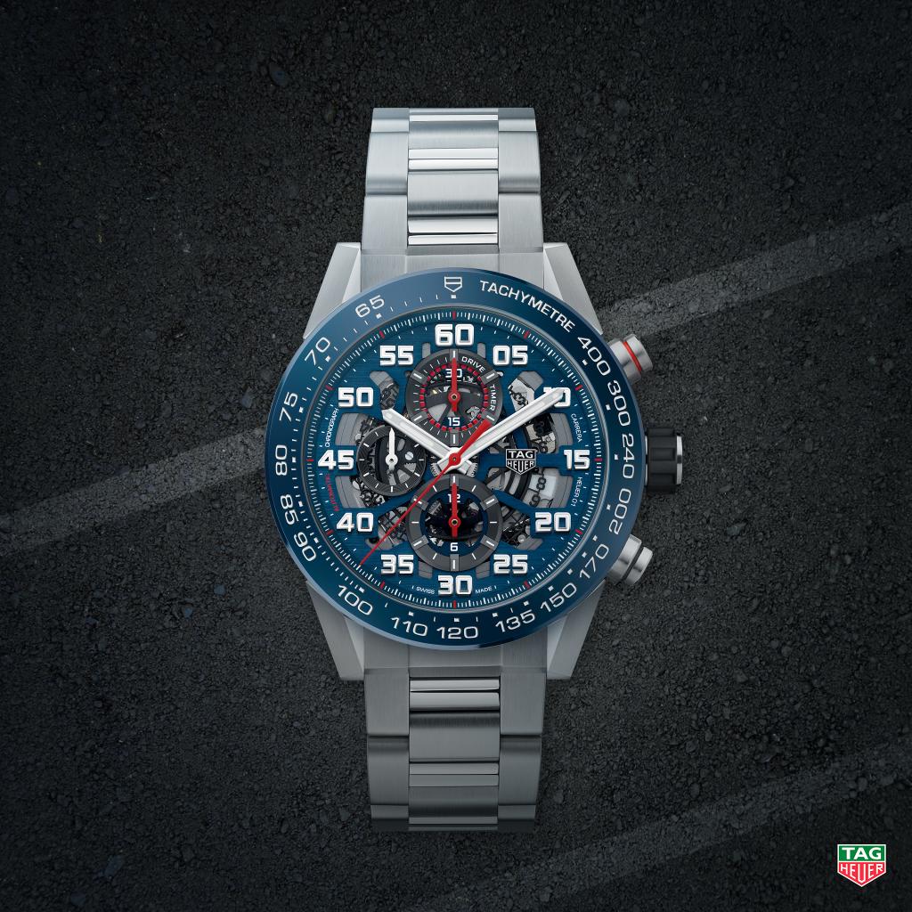 TAGHeuer's tweet photo. Bearing @redbullracing's logo, the steel TAG Heuer Carrera Heuer-01 in blue &amp; red is a true delight to #F1 fans! https://t.co/mjcFrrIPrF https://t.co/zAZDGDrEtz