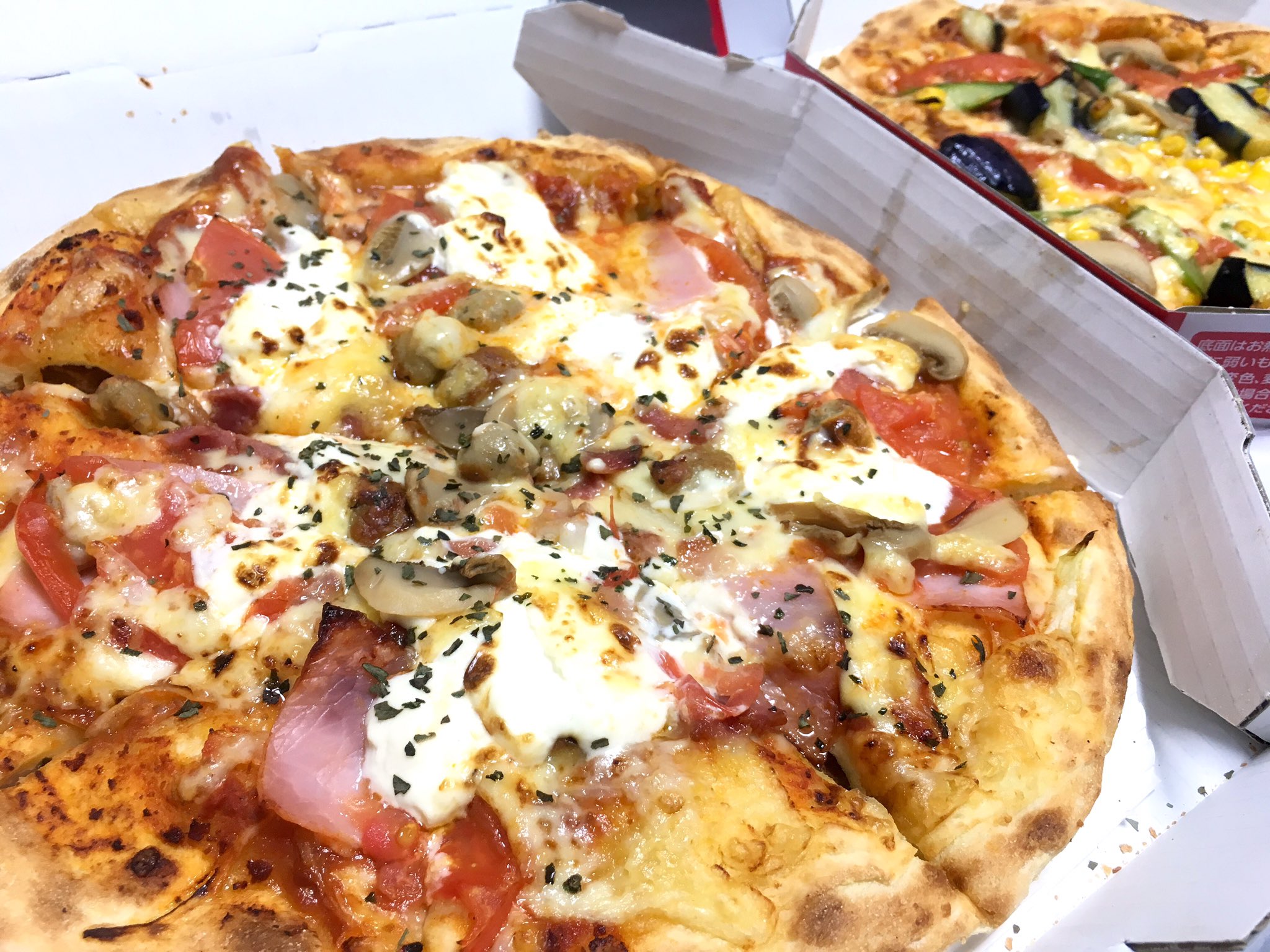 ｇｔ ｆ ｇｔ チーズピザと付け合わせのサラダ 野菜ピザ T Co X8rnlvuffz Twitter