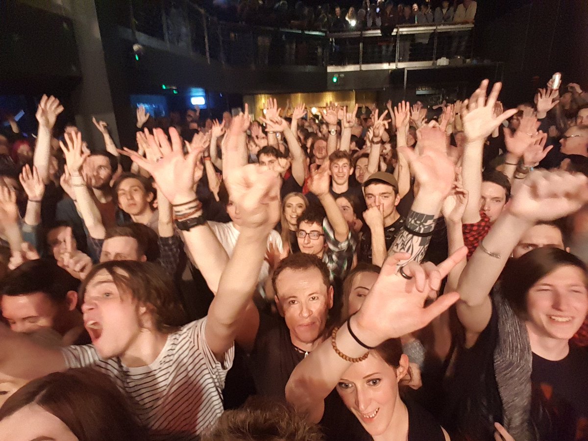 AndyFowler78's tweet photo. @SkinnyLister Amazing gig last night from an amazing band! https://t.co/wn14uFKCl4