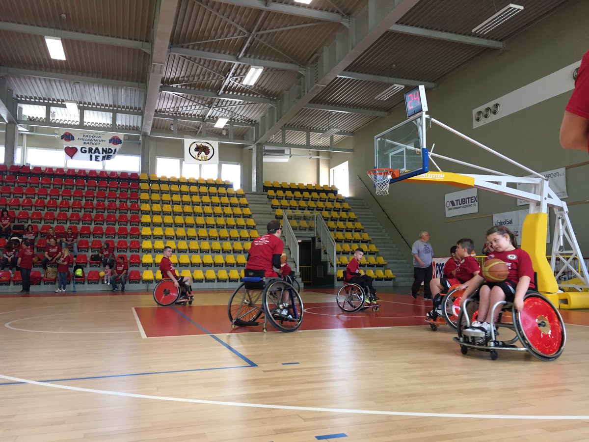 Comincia il riscaldamento per Padova e Cantù #finalfour #trofeoMarson