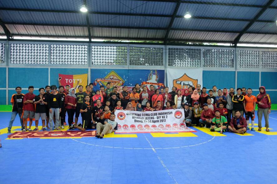 RomaIndonesia's tweet photo. Selamat bersenang-senang kawan-kawan. Maaf mimin tidak bisa hadir di #GathwilRCIJatengDIY kali ini. https://t.co/7Zd5AqoTHF