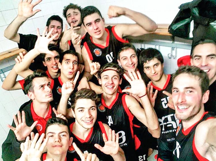 Avui aquests cracks volen fer un pas més cap a #Copa! Vine al Pavelló #RamonSitjà a animar! 🔴⚫️👏🏼 
18:30 vs <a href="/MaristesAdemar/">Maristes Ademar</a>. #road2Copa