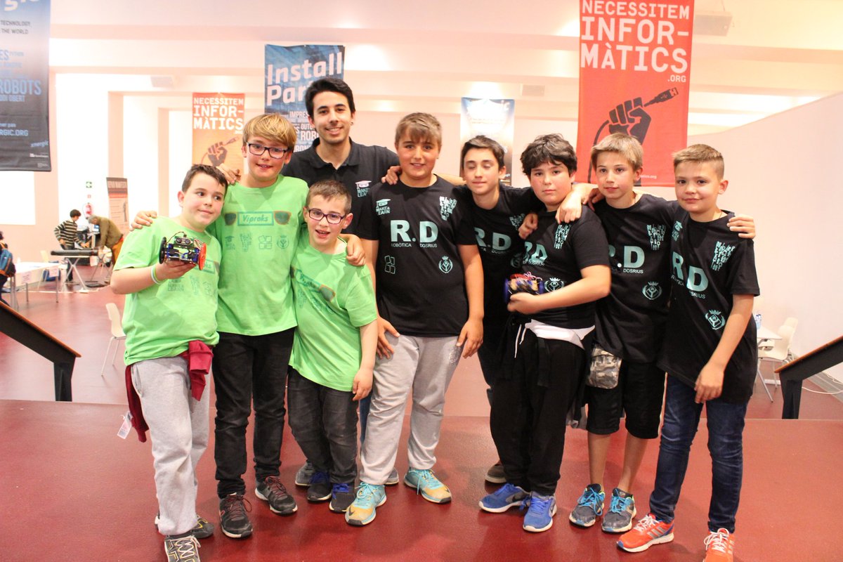 Make_and_Learn's tweet image. Ahir vam viure una molt bona experiència a la #RoboCAT17 i amb ganes de més. Ens trobem tots el 27 de Maig a la gran final a #Vilablareix!