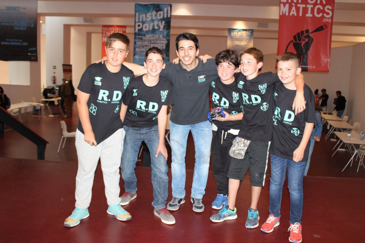 Make_and_Learn's tweet image. Ahir vam viure una molt bona experiència a la #RoboCAT17 i amb ganes de més. Ens trobem tots el 27 de Maig a la gran final a #Vilablareix!