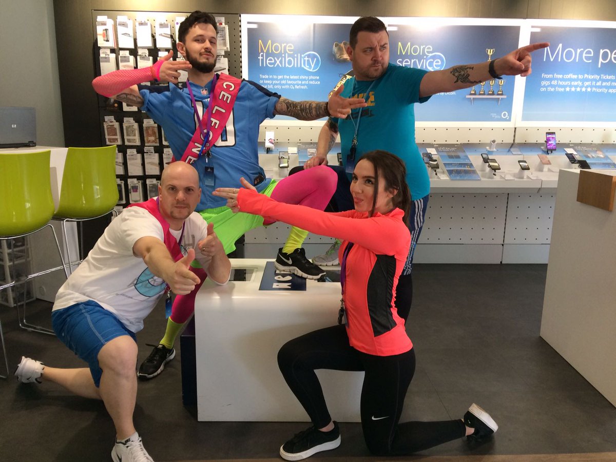 Lufbraguru's tweet image. The Loughborough team ready and raring to go in the digital #londonmarathon #o2 #o2loughborough  @celfonefamily @CelfoneGuru