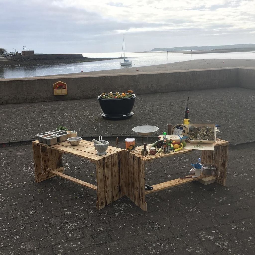 KlawWizard's tweet photo. Recon I could knock out a couple of 100 from this set up! #shuckNsuck  @TV3Ireland #wwfof17 #thisisirishfood https://t.co/WaFTkqMSPU https://t.co/Yeb3k9UHCf