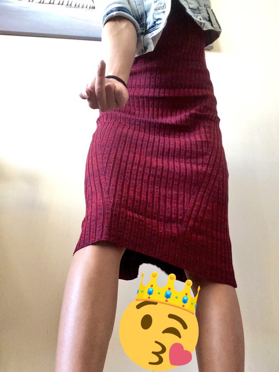BELLAAROSSO's tweet photo. boys + girls keep retweeting Me, the more you #RT Me the more slaves + submissives can find Me. 

I want to Dominate the world. 🌎⛓👑 https://t.co/SsTAXeXXSB