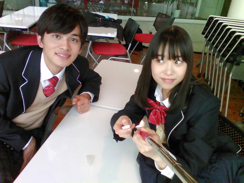 映画 恋と嘘 公式 今日も絶賛撮影してます 映画 恋と嘘 森川葵 ちゃんと 北村匠海 くんの2ショットは自撮り棒で そして 佐藤寛太 くんとの2ショットはダブルピース をいただきましたー 映画 恋と嘘 公式 今日も絶賛撮影してます 映画 恋と嘘 森川葵 ちゃんと 北村匠海 くんの2ショットは自撮り棒で そして 佐藤寛太 くんとの2ショットはダブルピース をいただきましたー