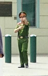 ScienceMarchVN's tweet image. In front of the US consulate in Saigon. The guard was not happy! #marchforscience #ScienceMarch