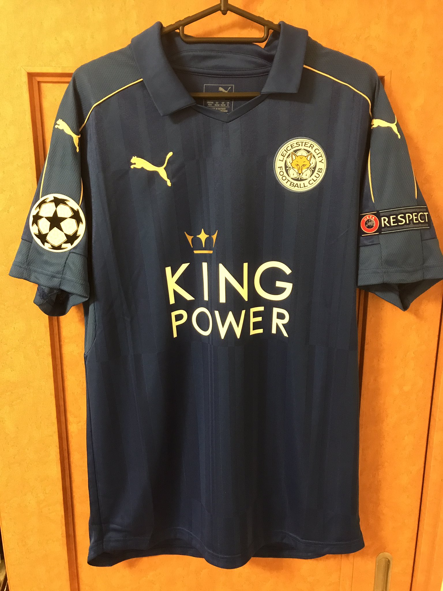 伊藤 涼 Ryo Ito Fcfaさんが今日からセールだったので行ってきました チェルシーのカンテ がなく残念でしたが レスターの岡崎のユニフォームにclパッチを付けて買いました Fcfa