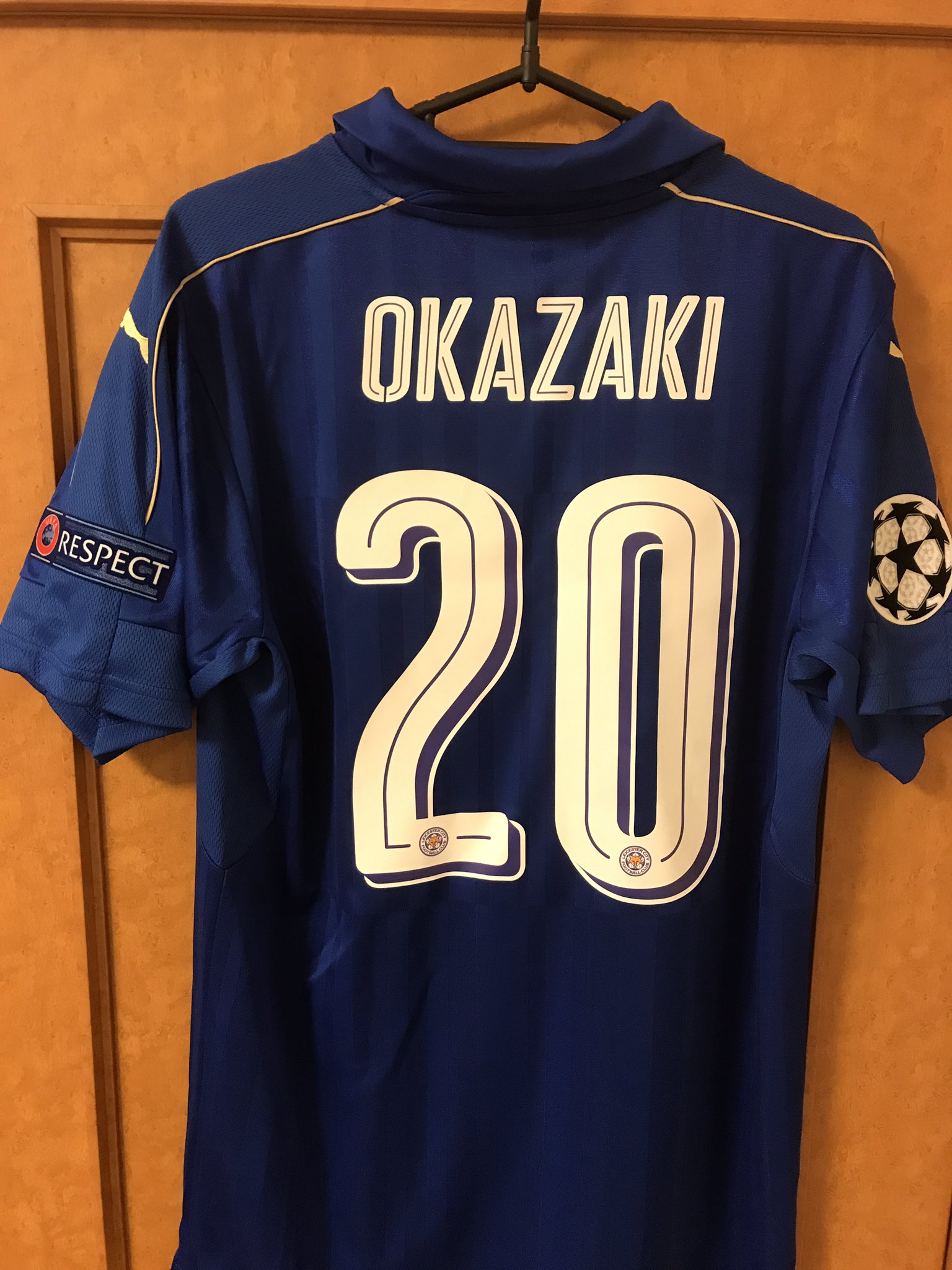 伊藤 涼 Ryo Ito Fcfaさんが今日からセールだったので行ってきました チェルシーのカンテ がなく残念でしたが レスターの岡崎のユニフォームにclパッチを付けて買いました Fcfa