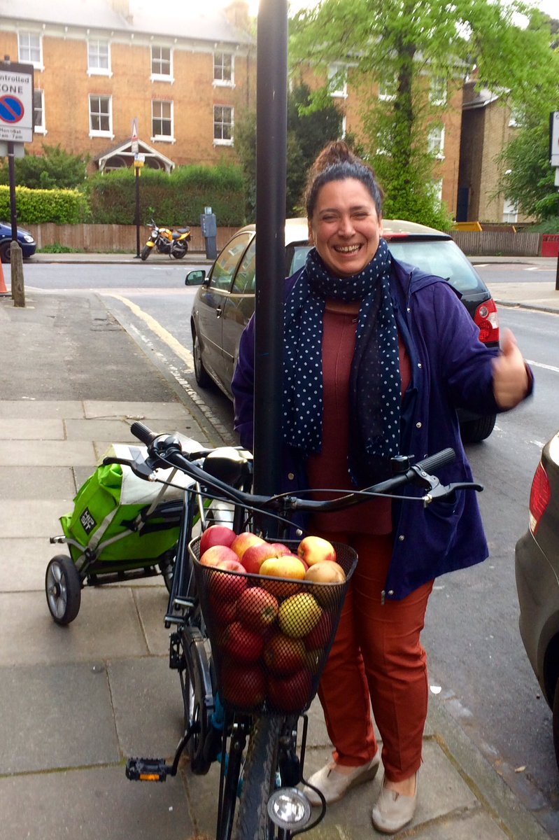 Photo of the month!! @ArtsCafeSE13 cycling back their juicing apples from #leefoodassembly 😁 🍎 #community #hithergreen #lee