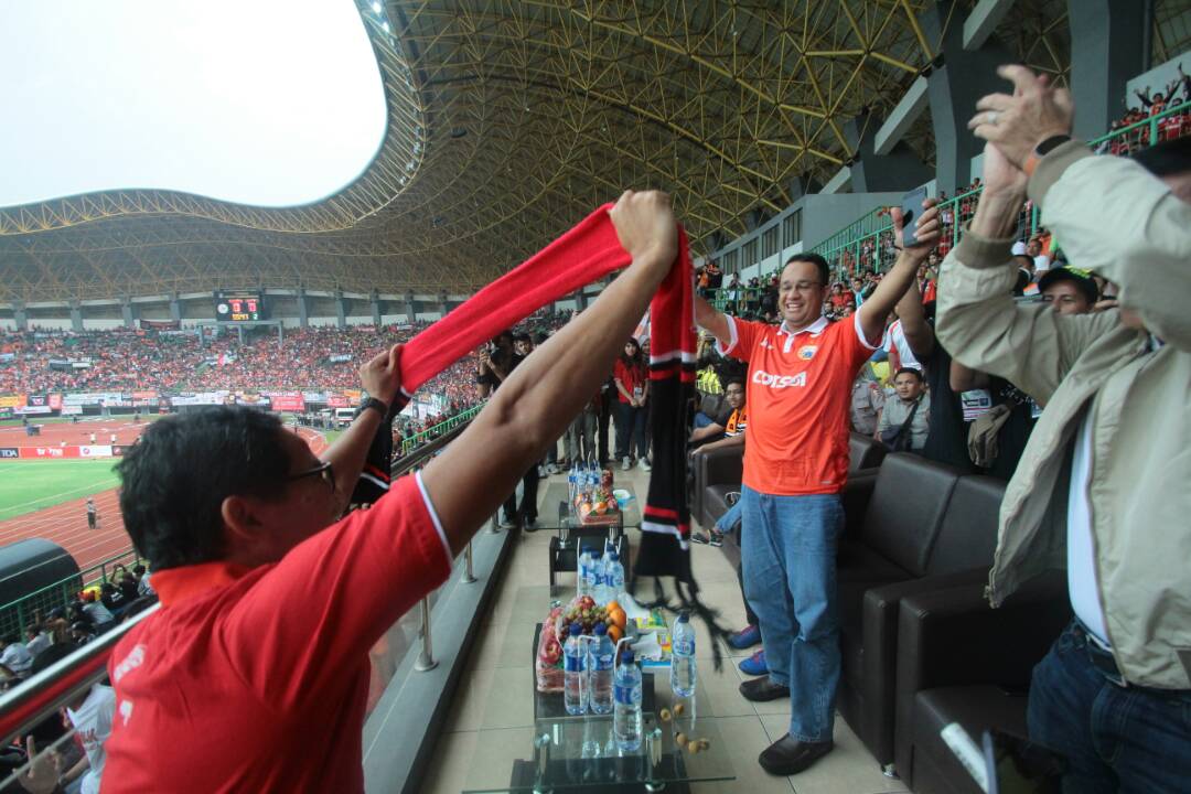 sandiuno's tweet photo. Nonton Persija melawan Barito Putera di Stadion Patriot, Bekasi. Salut dg mental pemain Persija. Esok kita harus menang!
#persijaday #sajete https://t.co/zEicyhmAKA