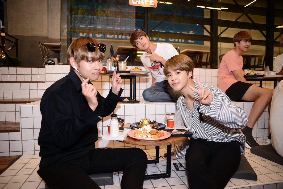 Caneyes_hope's tweet photo. #BTS Visits Their Very Own #BrickLiveCafé In Thailand
https://t.co/JI3rBvPXzm by #dream00ST via @c0nvey https://t.co/TELGzOebzT