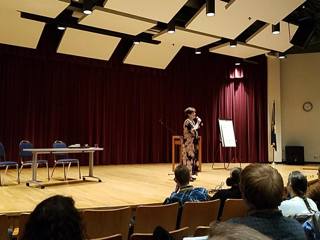lenbryan25's tweet photo. Saturday session starts with a song and stories! I cannot remember the last time I sang about critters! #ORLib17 https://t.co/VTNO1ldIBv