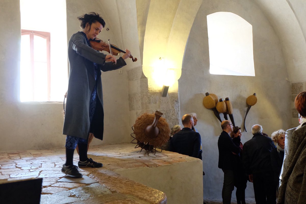 charmeHTL's tweet photo. Inaugurazione mostra Sense of Belonging Roger Rigorth a @castelpergine #livelovevalsugana #trentino #vacanzarte https://t.co/eIyJX93vU7