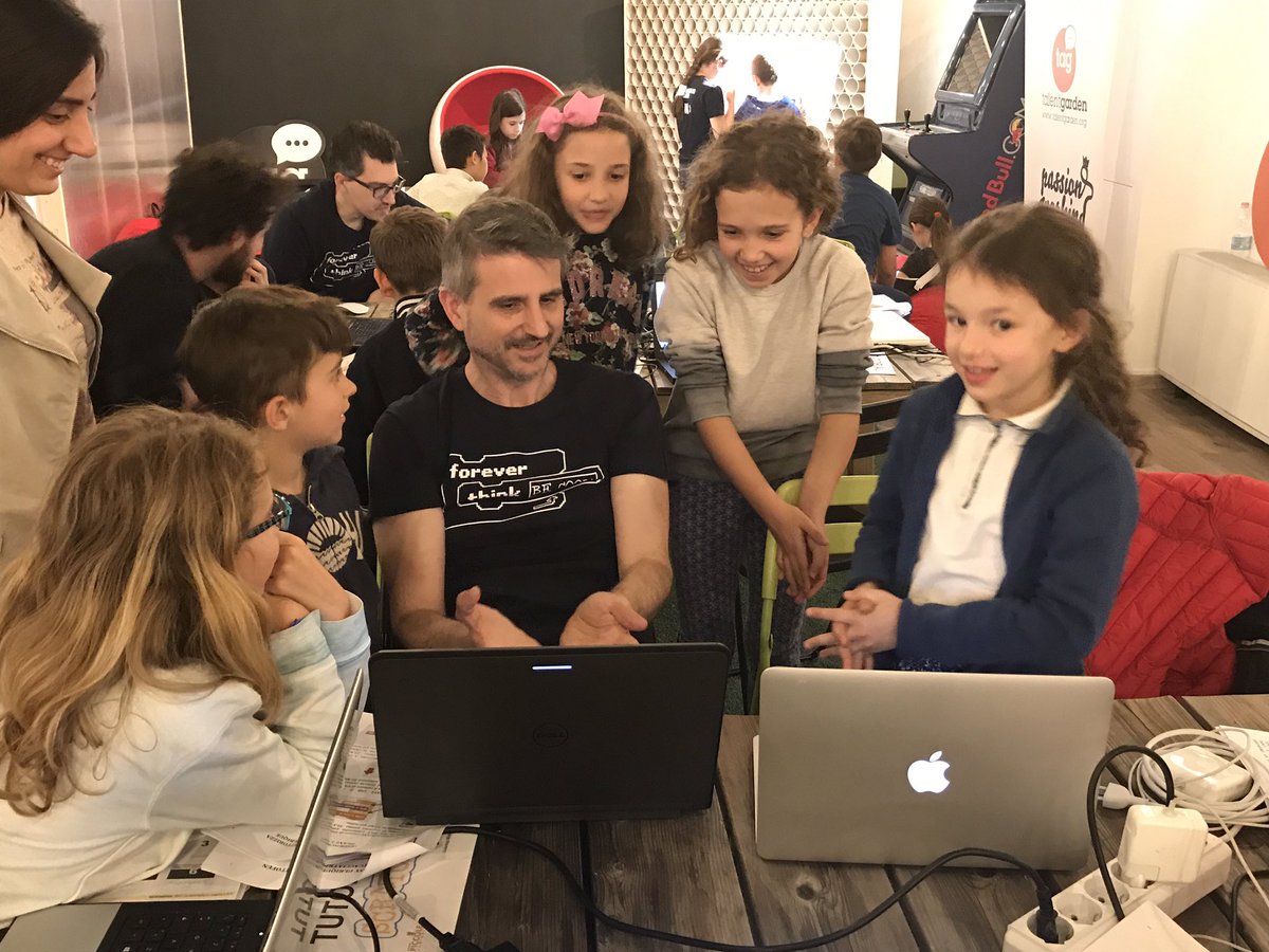 CoderDojoMi's tweet image. Le STEM a #coderdojomi le viviamo così! #steminthecity