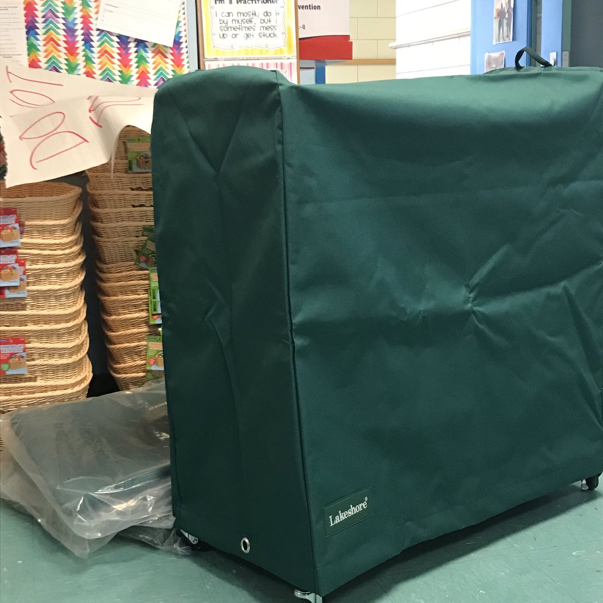 ms_deljuidice's tweet image. STEAM Saturdays w/ the dream team @KMccormacknyc @tkg217 #PS48Pride #PS48Codesters #CS4NYC #CSforAll GREAT programs to come!