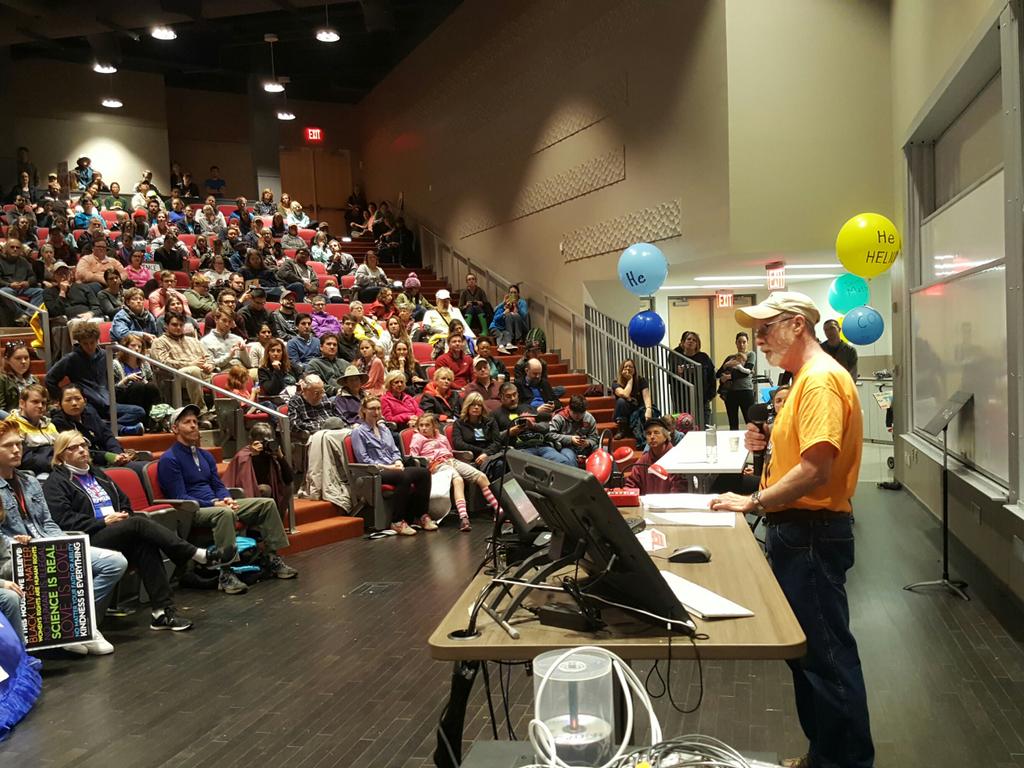 ScienceMarchNWA's tweet image. The mayor of Fayetteville, Lioneld Jordan, speaks about how science and sustainability impacts the community.
#NWAMarchForScience
