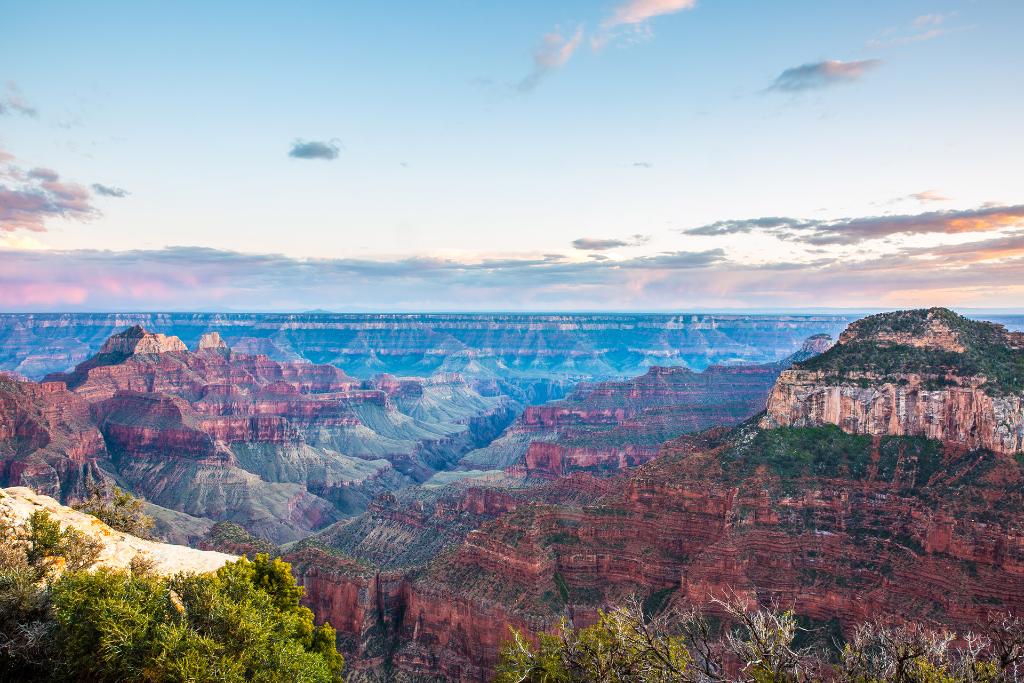 LVCVA's tweet image. In honor of #EarthDay, explore one of the 35 national parks &amp;amp; landmarks within 5 hrs. driving distance of #Vegas. spr.ly/60188eppu