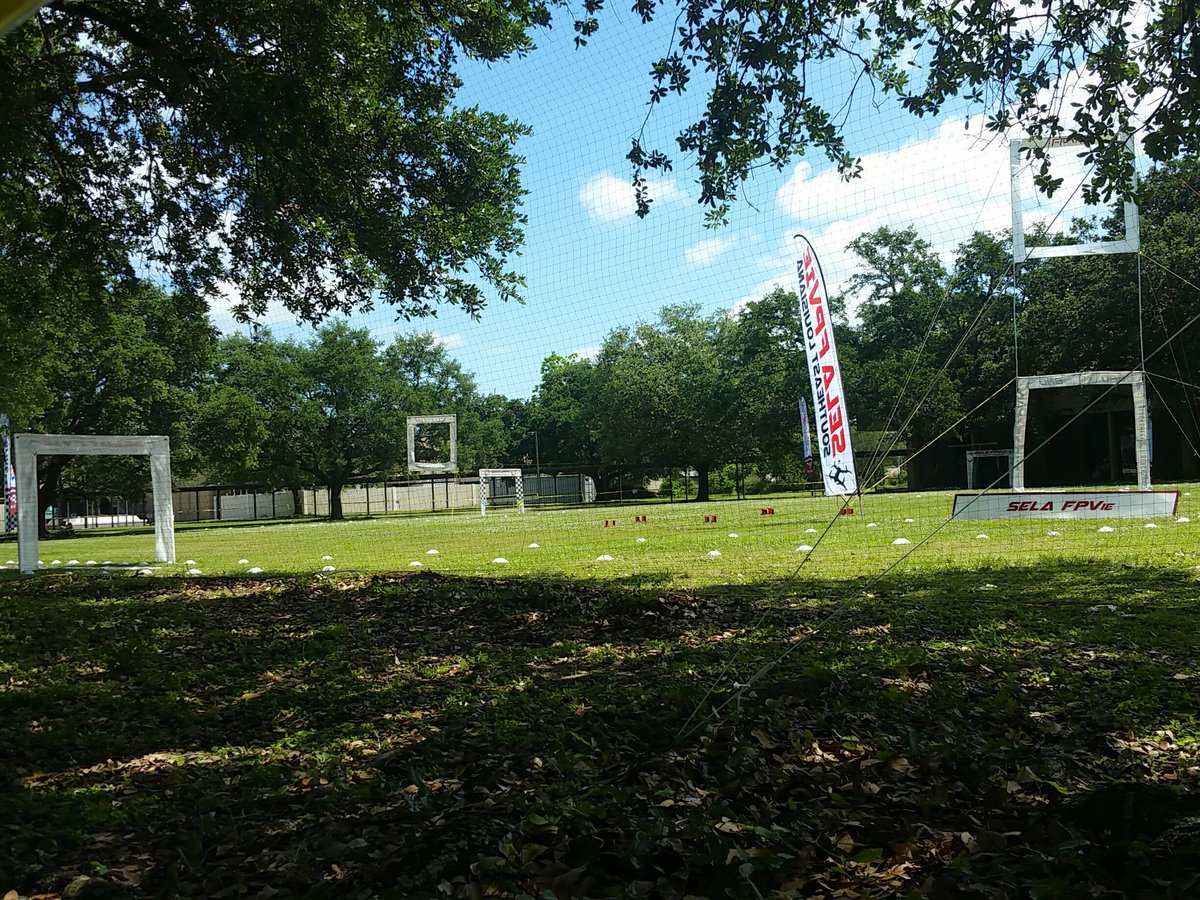 art_vandelay504's tweet photo. #drone racing and brass band playing in the background #minimakerfair #nola https://t.co/rnEAXJvVls