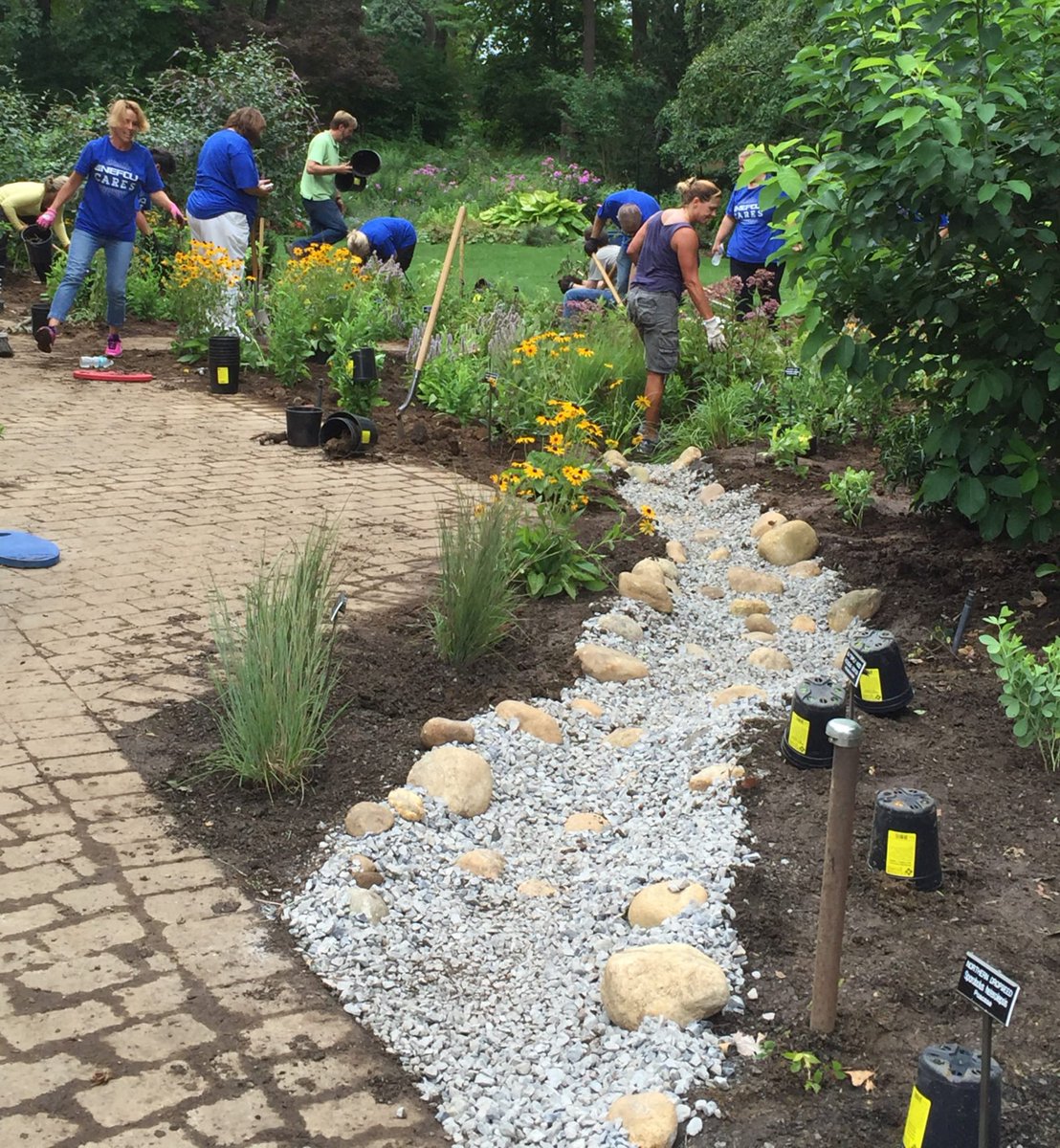 Celebrate #EarthDay all weekend long by visiting a rain garden nearest you! ow.ly/dur830b48fE