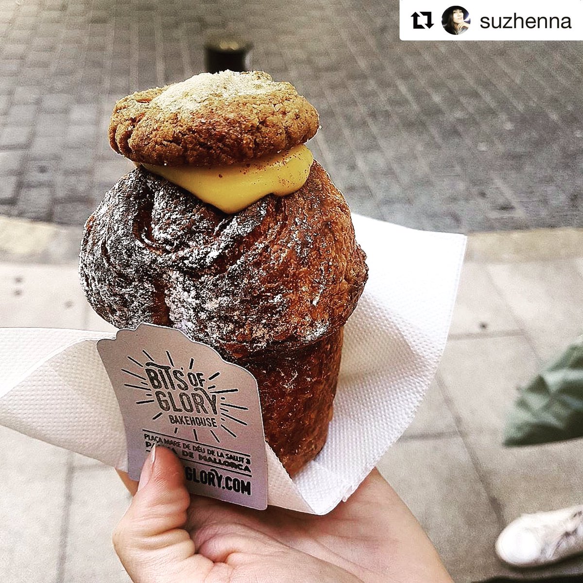 bitsofglorybake's tweet image. ✌🏻✨A Bit of Glory in your hand instagram.com/p/BTMbom9gN0d/ Photo by suzhenna on @instagram #WeLoveCruffins #Mallorca #NicePeople