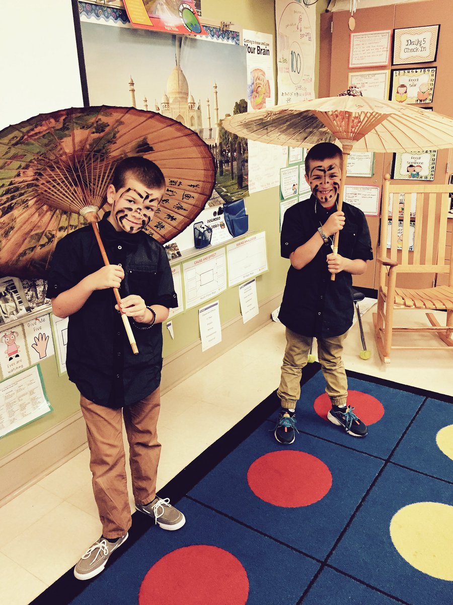 ludwig_learning's tweet photo. What's more global than some Maori warriors w/ Asian parasols in front of the Taj Mahal?🤷🏻‍♀️🌏@FHGES #EXPLORETHEWORLD @cmadaniels @BoniPHall https://t.co/m7IvLsHjJj