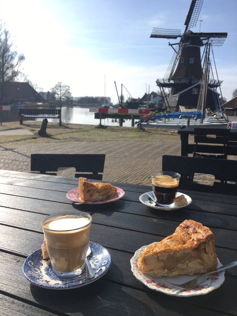 Of op het terras (als het wat warmer is 😉) <a href="/alootsma/">Annemarie Lootsma</a> <a href="/makkiemulder/">Makkie Mulder</a> <a href="/pietheineek/">Piet Hein Eek</a>