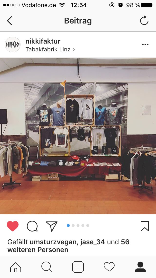 ArsMagna_Design's tweet photo. #EarthDay #respect #life &amp; #wear #sustainable #EthicalFashion @Nikkifaktur with my #designs &amp; #artworks by friend &amp; #artist @jase34design https://t.co/HK0W88dLAc