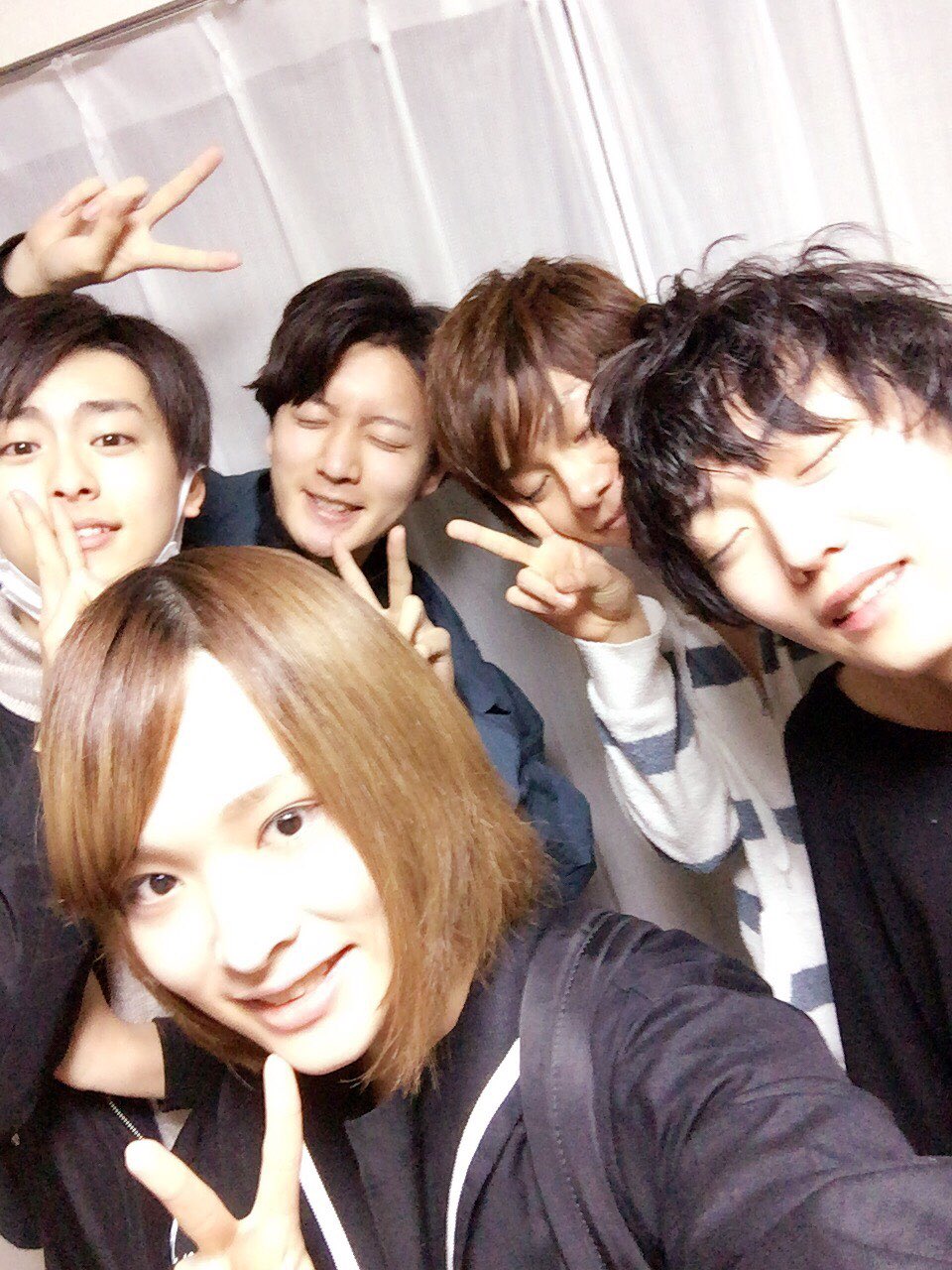 丹澤誠二 分かってたよ すぐに会うってさ 笑 Bgmはスタミュ曲で 楽しい夜でした W 寝起きショット 笑 チーム柊 T Co Fmrlhorapa Twitter