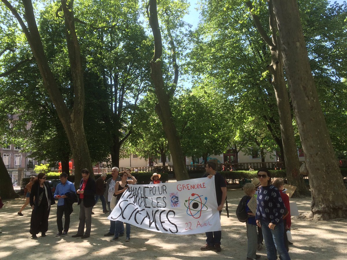 JakobiakMuriel's tweet photo. On a marché pour les sciences à #Grenoble et partout dans le monde #MarchePourLesSciences @UGrenobleAlpes @u_grenoblealpes https://t.co/ZbsUDaEhtI