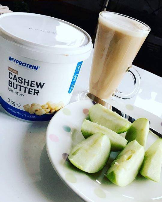 Cashew Butter🙌 Ideal for the active population as it is a natural source of protein and is extremely calorie dense 💪 📷: @seeinglessoflauren
