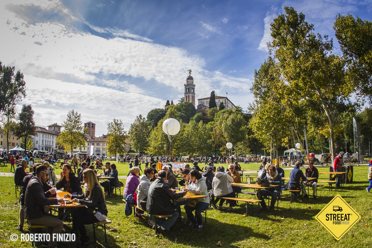 Siamo aperti dalle 11 all'1 di notte. Non mancate! #streeatfoodtruckfestival #streetfood #beer #music