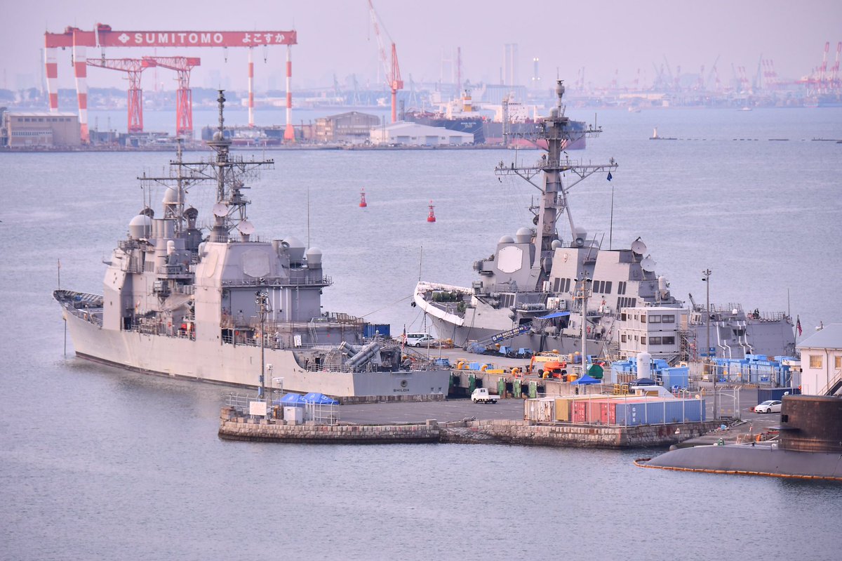 Kazutan3 Auf Twitter 夕暮れの米海軍横須賀基地 ミサイル駆逐艦シャイローとイージス艦マスティン 横須賀本港 ファインダー越しの私の世界 写真撮ってる人と繋がりたい 写真好きな人と繋がりたい 夕暮れ 横須賀本港 ミサイル駆逐艦 イージス艦 米海軍 横須賀