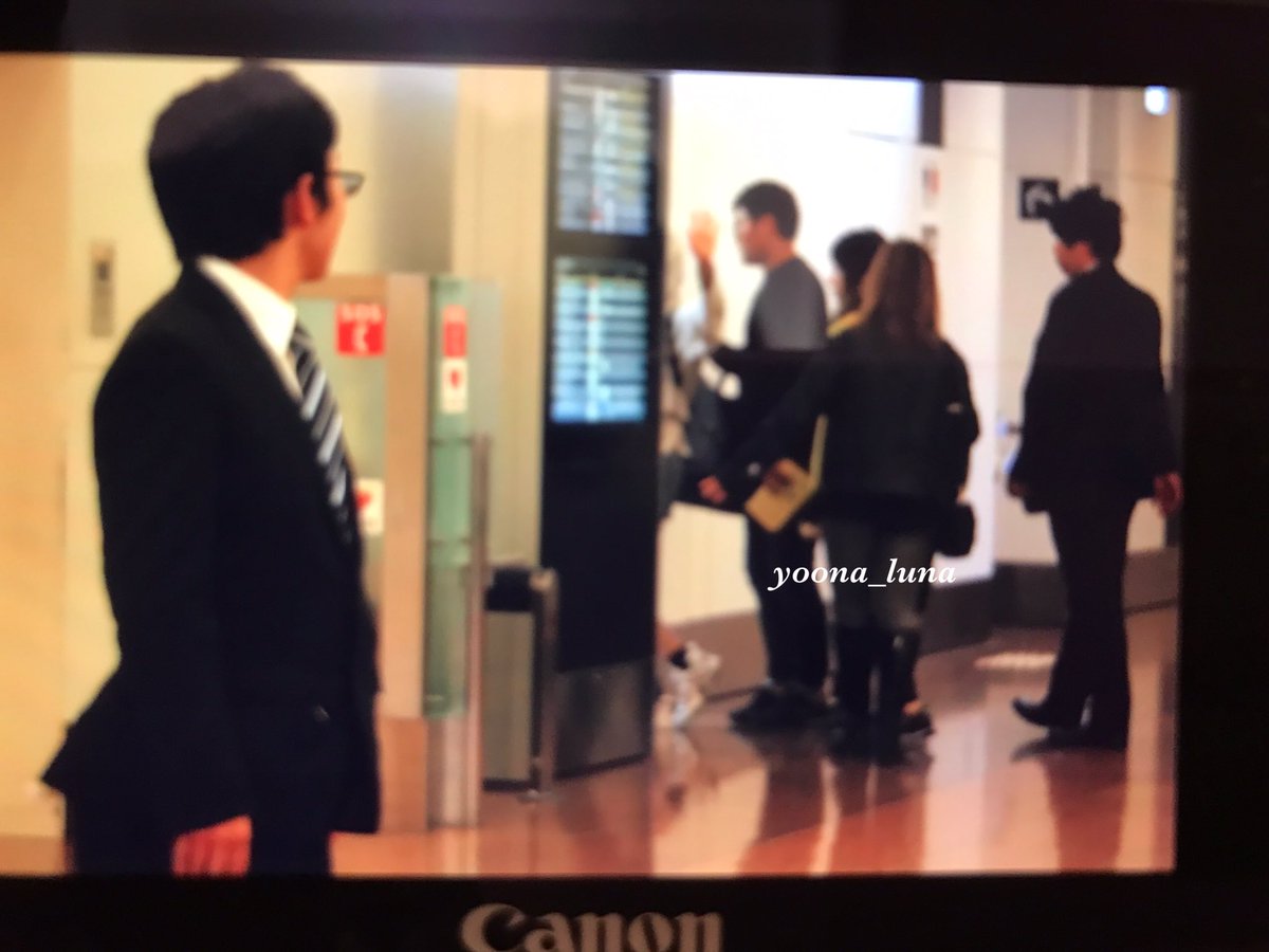 [PIC][22-04-2017]YoonA khởi hành đi Nhật Bản để tham dự "THE K2 FAN MEETING IN JAPAN WITH YOONA" vào chiều nay C-BQxg7U0AMVUFD