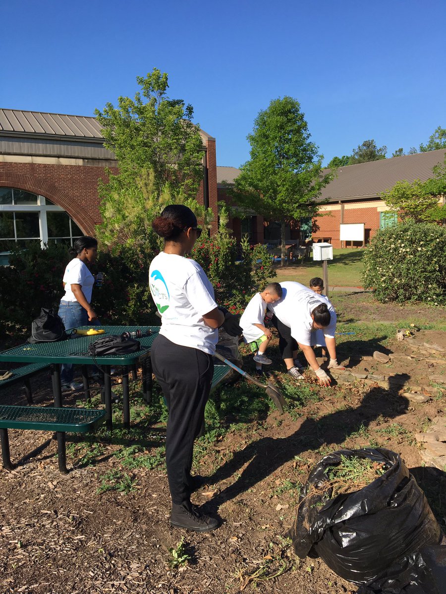 Richard DiBartolo (@sonoman123) on Twitter photo A great day of volunteering <a href="/DunwoodySprings/">DunwoodySpringsElem</a> from Verify! @IvyGoggins <a href="/KirkShrum/">Kirk Shrum</a> @DSES_AP A great day of volunteering <a href="/DunwoodySprings/">DunwoodySpringsElem</a> from Verify! @IvyGoggins <a href="/KirkShrum/">Kirk Shrum</a> @DSES_AP