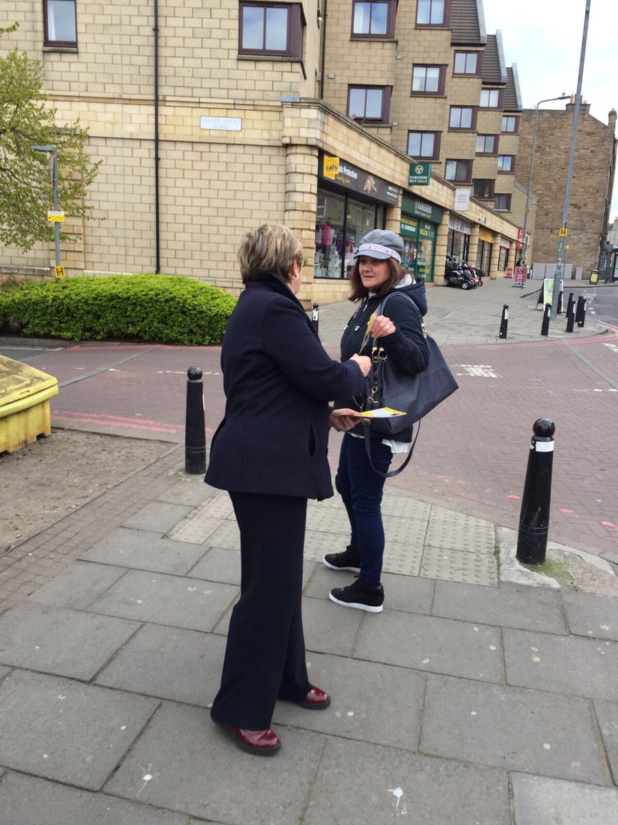 Great response for <a href="/DenisDixonSNP/">Denis Dixon</a> on the streets of Dalry this morning #council17 #activesnp #VoteSNP