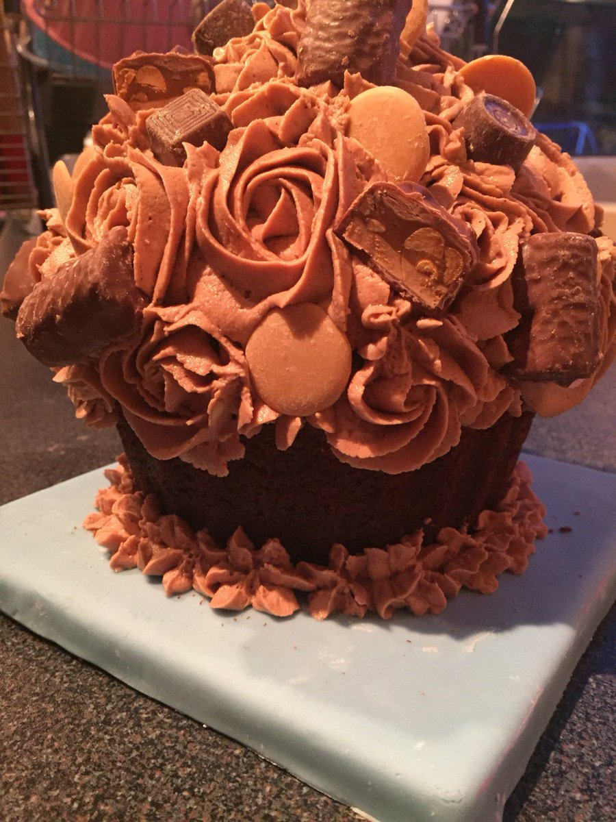 MsZoeMarriott's tweet photo. Death by Chocolate  https://t.co/vJOplmPgXD https://t.co/eMdbW5ze6S