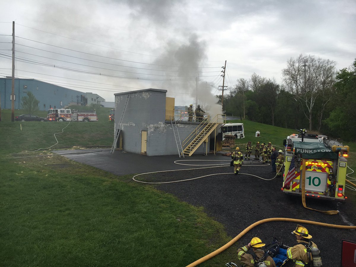 HFDNews's tweet photo. 3rd Battalion training with @crs_75 and @FVFCENG10SQD this morning. https://t.co/dhmQ5Orisr