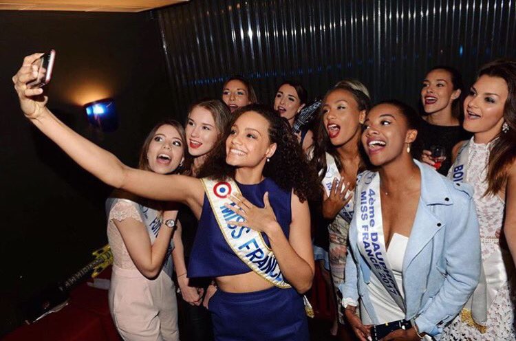 MissFrance's tweet image. #MissFrance : 19 ans de vie et le meilleur reste à venir 🌺
@aliciaayliesoff 💕
📸 SIPA Press
