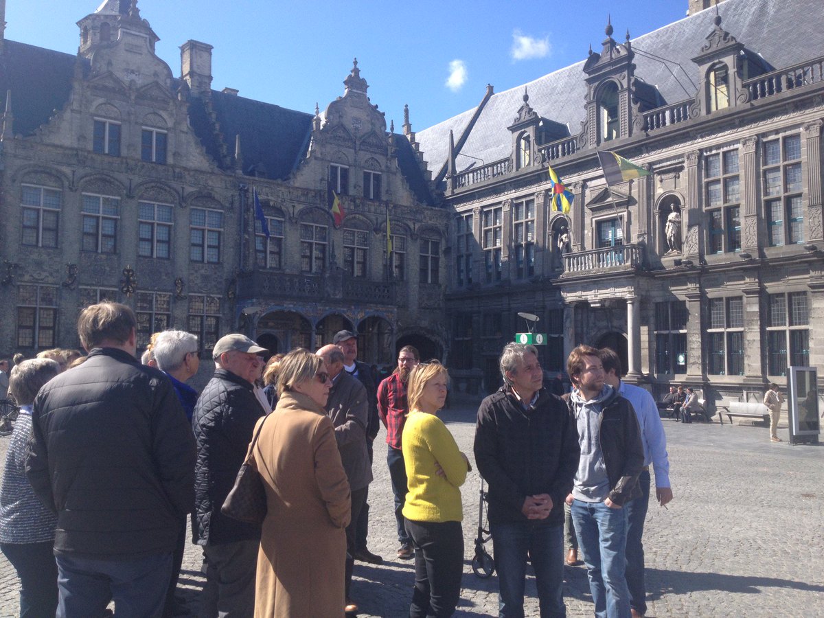 jefgoens's tweet photo. Ontvangst nieuwe bewoners (@ Grote Markt in Veurne, West-Vlaanderen) https://t.co/dO85uRyB54 https://t.co/i9sxuUbnnL