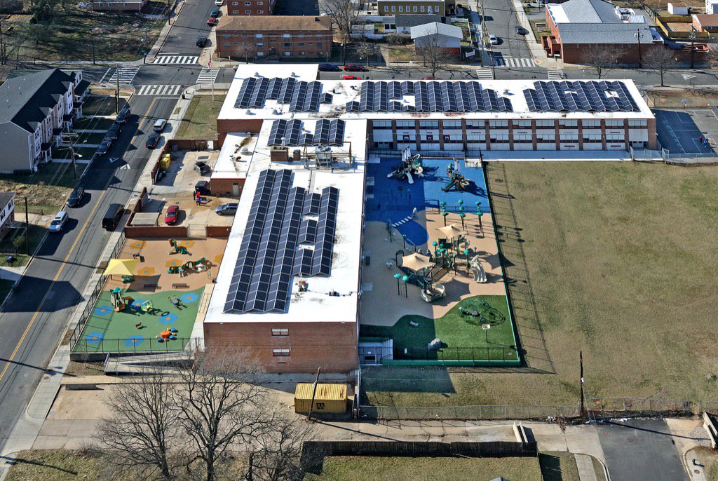 dcbenchmark's tweet photo. Many thanks to our business partners big & small who have made #RenewableDC a historic success! #earthday2017 @DCDGS https://t.co/BUyGjIpvX9