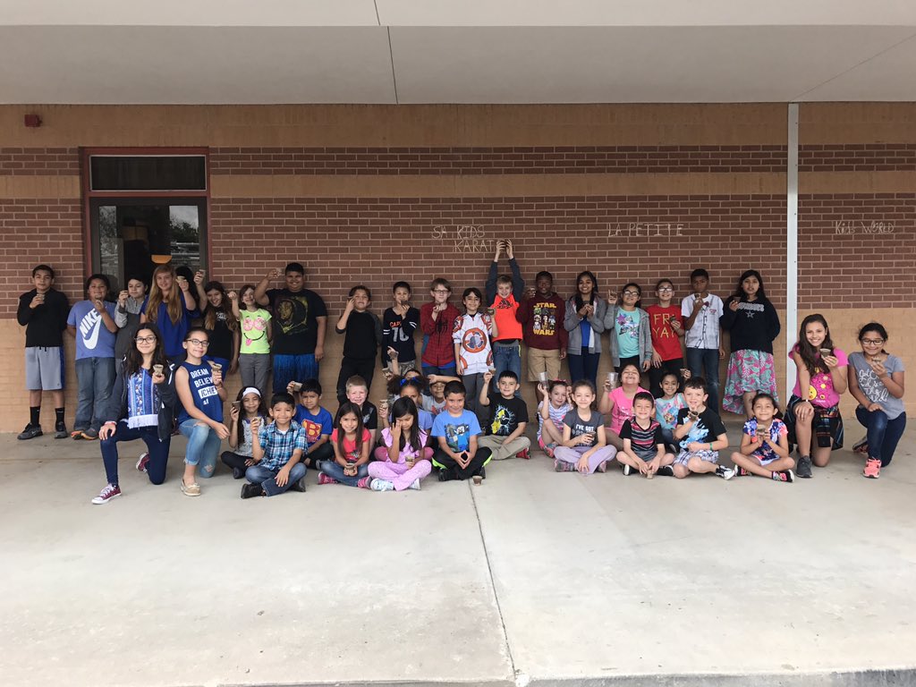 wendibeason's tweet image. #earthday #plantingseedsofknowledge #buddies #makeLearningfun @NISDBRAUCHLE @karac1004