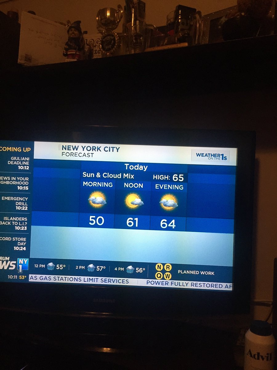 Which one is it today <a href="/NY1weather/">NY1 Weather</a>?? #dryorrainy #contradictoryforecast