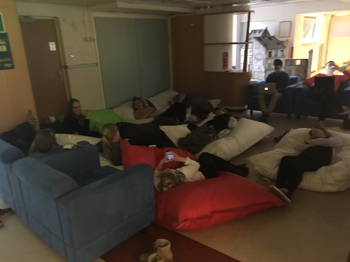 PsyhackFIN's tweet photo. Tähän aikaan päivässä @ElisaOyj torkkunurkallekin alkaa olla enemmän käyttöä. #psyhackfin #workinplay #fatboy #hackathon https://t.co/L2FWavfYt1