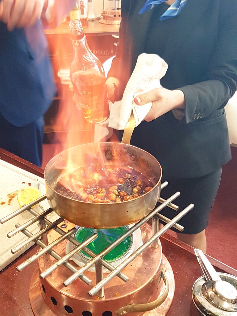 EPMT_'s tweet photo. L'art du flambage à @EPMT_ !
#epmt #jpo #cuisine #flambage #alternance #excellence https://t.co/nXXXMMsBKe